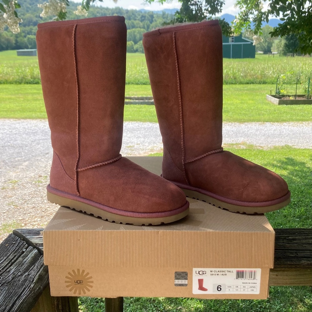 UGG Geniune Classic Tall Shearling Lined Auburn Boots NWT Size: 6
